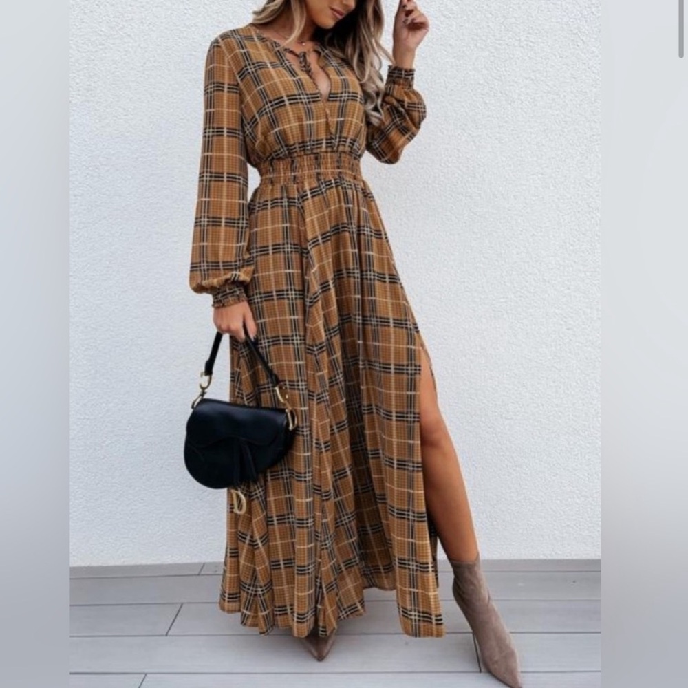 Slit Plaid Tie Neck Long Sleeve
Maxi Dress size large